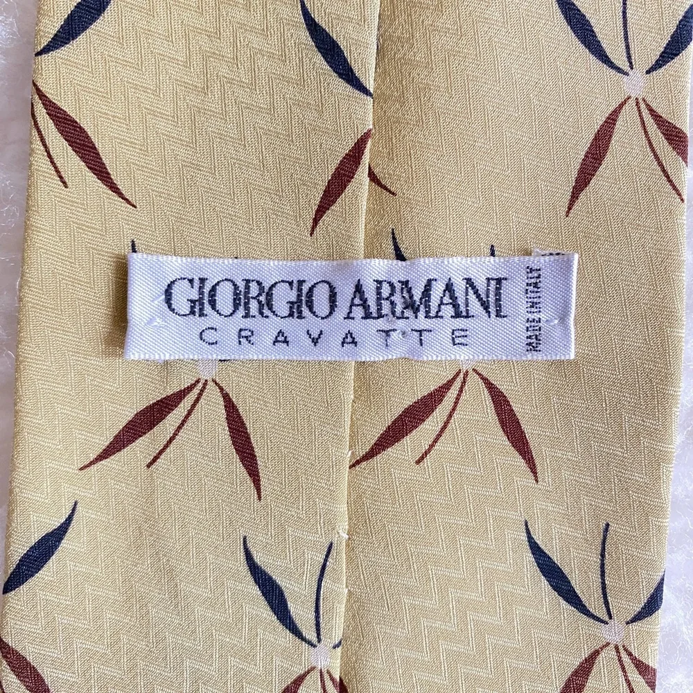 Vintage Giorgio Armani silk tie yellow 4 inch Made in Italy
